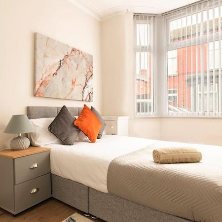 3-Bedroom Home In Liverpool L15 With Free Parking Экстерьер фото