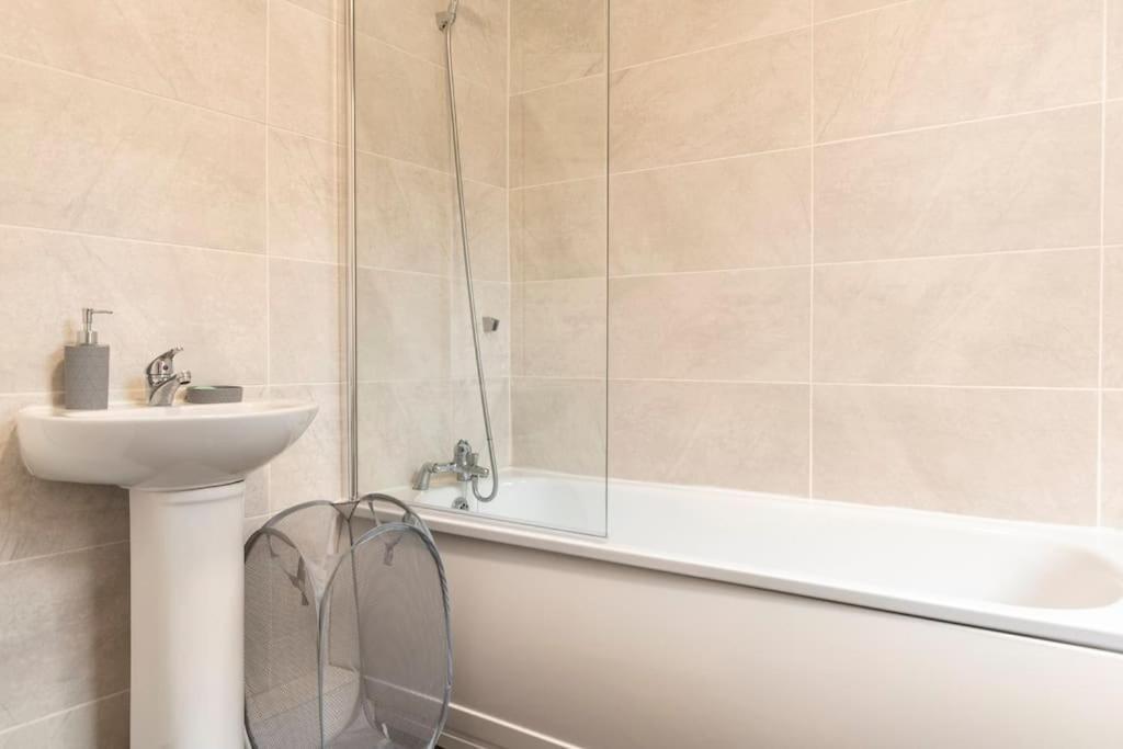 3-Bedroom Home In Liverpool L15 With Free Parking Экстерьер фото