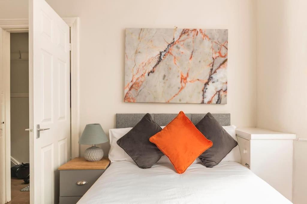 3-Bedroom Home In Liverpool L15 With Free Parking Экстерьер фото