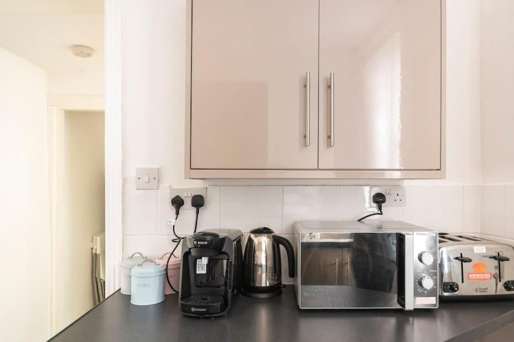 3-Bedroom Home In Liverpool L15 With Free Parking Экстерьер фото