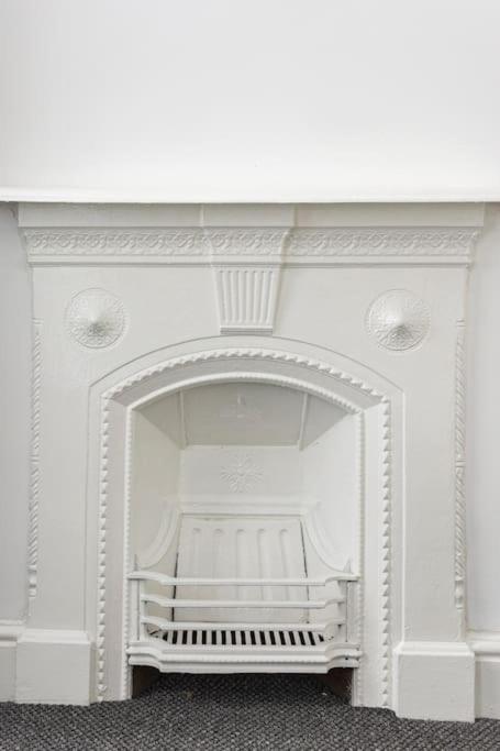 3-Bedroom Home In Liverpool L15 With Free Parking Экстерьер фото